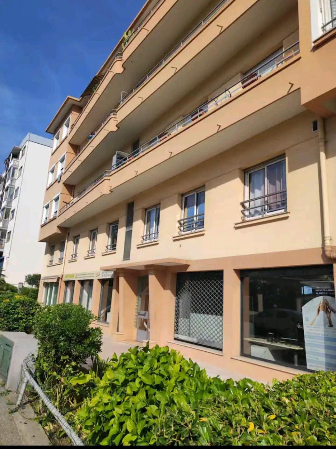 Apartment Confort Bord De *